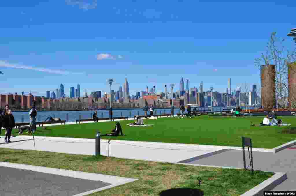 Bajar&#234; New York di Serdema V&#238;rusa Korona de