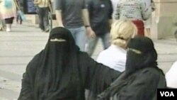 Hak-hak minoritas seperti kaum muslim di Eropa Barat, menurut sebuah laporan, tidak terjamin akibat kebijakan anti-teror.