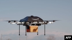 Amazon planira da koristi "oktokopter" - minijaturnu bespilotnu letelicu - za isporuku malih paketa potrošačima. 
