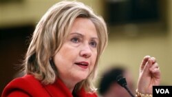 Menlu AS Hillary Clinton berjanji akan bertemu dengan tokoh-tokoh oposisi Libya.