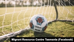 Pusat Informasi Migran Tasmania menggelar program beasiswa sepak bola Remaja Multibudaya Tasmania tahun 2020. (Photo: Facebook/Migrant Resource Centre Tasmania) 