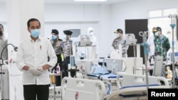 Presiden Joko Widodo memantau lokasi karantina darurat wisma atlet Kemayoran di Jakarta 23 Maret 2020