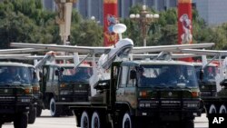 中国国庆阅兵中，卡车运载中国制造的无人机（2009年10月1日）