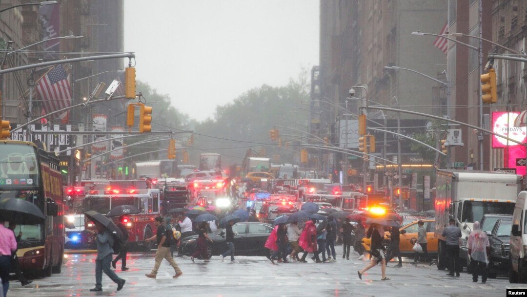 Mituka ya lisalisi ya lombango nsima ya bokweyi ya hélicoptère na Manhathan, New York, 10 juin 2019.