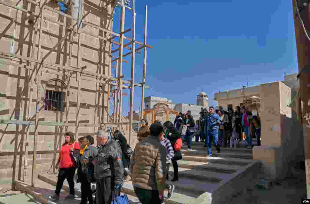 The Ministry of Tourism and Antiquities is working throughout many Egyptian provinces to inspect the archeological sites and enhance the efficiency of tourist facilities, security, and services provided. (Hamada Elrasam/VOA)