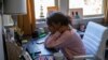 Seorang siswa Fulton Country Public Schools mengikuti pembelajaran secara daring dari rumahnya di Milton, Georgia, pada 4 Januari 2022. (Foto: Reuters/Alyssa Pointer)