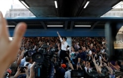 Thanathorn Juangroongruangkit of Thailand's progressive Future Forward Party gestures to his supporters at a sudden unauthorised rally in Bangkok, Thailand December 14, 2019. REUTERS/Soe Zeya