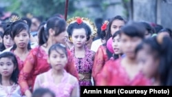 Acara Perkawinan Anak di Indonesia (foto: ilustrasi). Batas usia perkawinan bagi perempuan dinilai terlalu rendah, yakni 16 tahun.