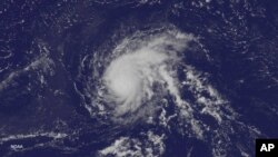 Gambar satelit yang dirilis oleh NOAA AS, menunjukkan Badai Danny di atas Samudera Atlantik, 21 Agustus 2015. (Foto: dok.)