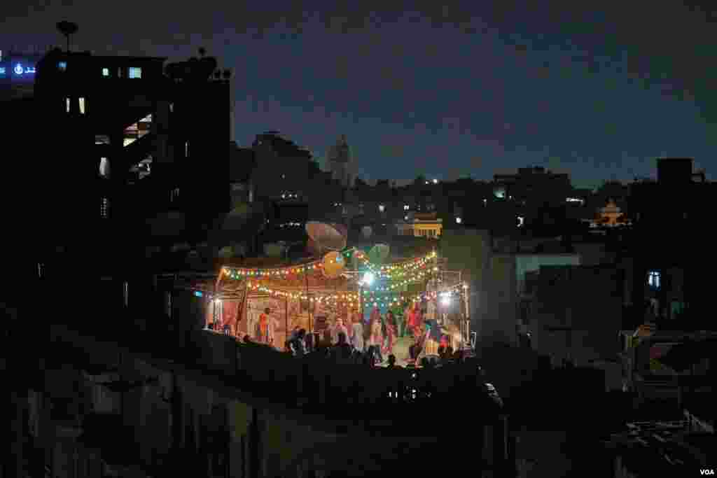 A low-cost rooftop traditional wedding in "Aberdeen," a residential area where many Sudanese live in downtown Cairo. (H. Elrasam)