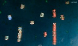 Gambar satelit yang disediakan oleh Maxar Technologies ini menunjukkan kapal-kapal China di Whitsun Reef yang terletak di Laut China Selatan yang disengketakan. Selasa, 23 Maret 2021.