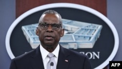 美國國防部長勞埃德‧奧斯汀(Lloyd Austin)2024年2月1日見記者。 （法新社）