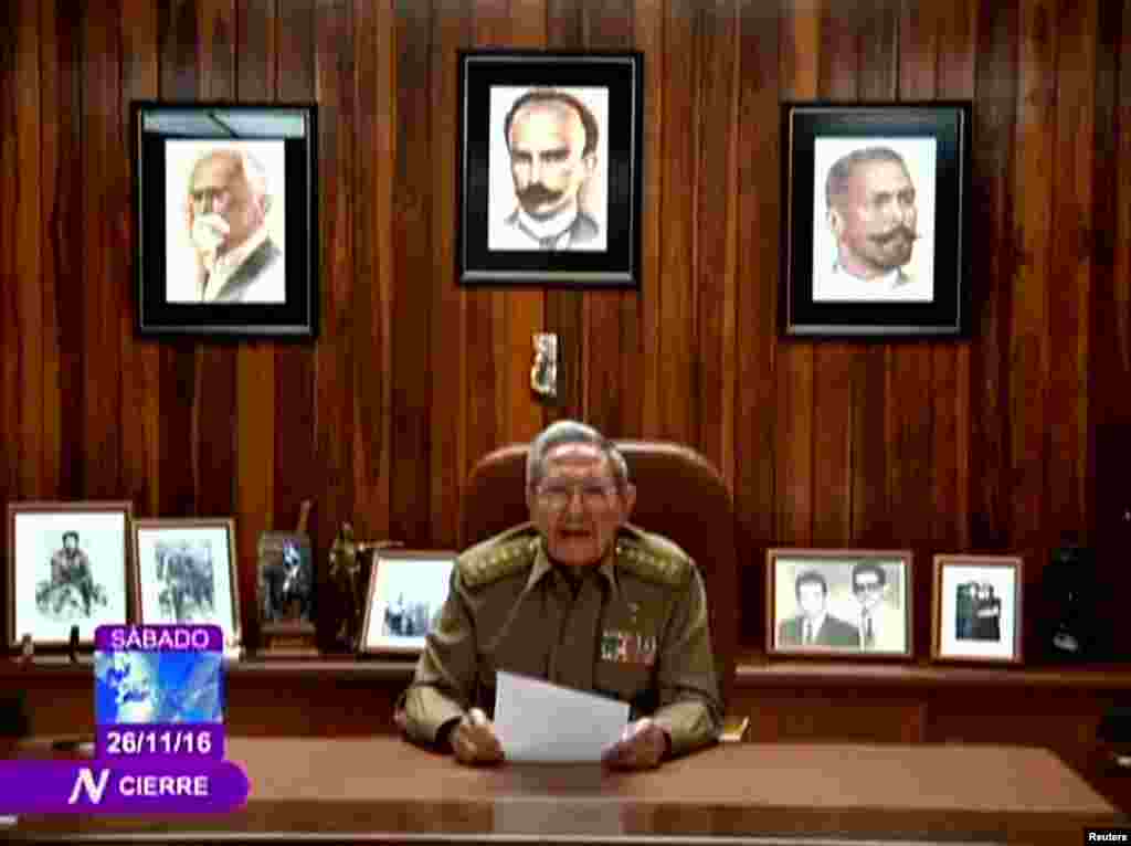 Presidente cubano Raul Castro anuncia a morte do irmão, líder revolucionário Fidel Castro, imagem retirada da televisão em Havana, Cuba, 26 Novembro 2016 