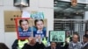 香港支联会等人权团体在中联办抗议，要求北京立即释放许志永、胡佳等人士 (美国之音图片)