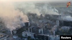 Properti yang rusak, di tengah serangan Rusia ke Ukraina, di Vovchansk, wilayah Kharkiv, Ukraina, dalam tangkapan layar dari video selebaran yang dirilis pada 2 Juni 2024. (Foto: via Reuters)