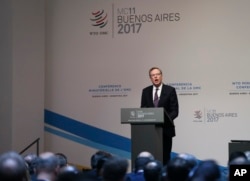 美国贸易代表莱特希泽在世贸组织（WTO）布宜诺斯艾利斯部长会议上讲话。