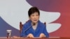 Presiden Korea Selatan Park Geun-hye dalam rapat darurat kabinet di Istana Presiden, Seoul (9/12).