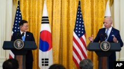 조 바이든 미국 대통령과 문재인 한국 대통령이 지난 5월 워싱턴 백악관에서 회담 뒤 공동기자회견을 했다. 
