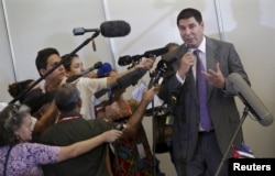 U.S. telecom Sprint Corp Chief Executive Marcelo Claure talks to the media in Havana, Cuba, Nov. 2, 2015.
