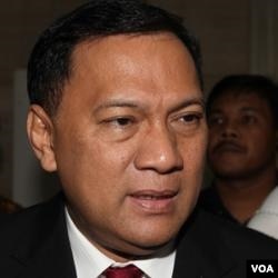 Menteri Keuangan Agus Martowardojo menjanjikan paket stimulus dalam APBN 2012