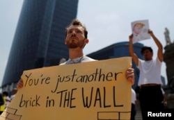 A demonstrator protests against the visit of U.S. Republican presidential candidate Donald Trump at the Angel of Independence monument in Mexico City, Mexico, Aug. 31, 2016.