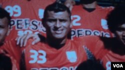 Pemain asal Paraguay Diego Mendieta, yang bermain untuk Persis Solo, tidak mendapat gaji empat bulan sampai ia meninggal karena sakit pada 2012. (Foto: Dok)