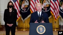 Presiden AS Joe Biden didampingi Wapres Kamala Harris ketika memaparkan rencana Anggaran sebesar $1,75 Triliun di Gedung Putih (28/10). 