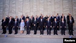 Ministri odbrane zemalja članica NATO-a (Foto: REUTERS/Johanna Geron)