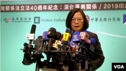 2019年4月16日，台湾总统蔡英文在出席“2019印太安全对话”后说美国批准军售、继续F-16飞行员培训计划非常及时。(美国之音海伦拍摄)