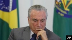Nove por cento dão nota positiva a Temer