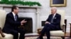 Presiden Israel Isaac Herzog bertemu dengan Presiden AS Joe Biden di Oval Office Gedung Putih, Washington, AS, 18 Juli 2023. (REUTERS/Evelyn Hockstein)