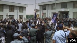Upacara serah-terima tanggung jawab keamanan dari pasukan internasional kepada pasukan Afghanistan di Bamiyan, sebelah barat Kabul, Afghanistan (17/7).