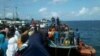 Upaya penyelamatan korban terbakarnya KM Fungka Permata V di perairan Banggai Laut, Sulawesi Tengah, Sabtu (15/9). (Foto courtesy : BPBD Banggai Laut, Sulawesi Tengah)