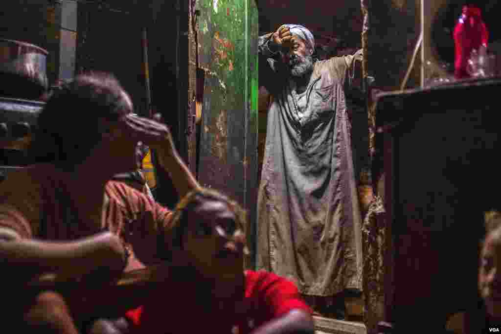 In Egypt, nearly one in three people are living in extreme poverty, Cairo, Aug. 8, 2021. (Hamada Elrasam/VOA)