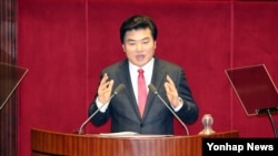 한국 집권당인 새누리당 원유철 원내대표가 지난 15일 국회에서 열린 제340회 국회 제2차 본회의에서 교섭단체 대표연설에서 핵무장론을 주장했다.
