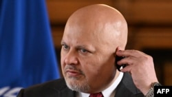 Jaksa Mahkamah Kriminal Internasional (ICC) Karim Khan berbicara dalam konferensi pers di Istana San Carlos di Bogota, pada 25 April 2024. (Foto: AFP)