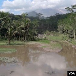 Radius kawasan rawan bahaya saat ini telah dipersempit menjadi 2,5 kilometer dari puncak Gunung Merapi.
