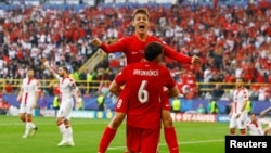 Arda Güler Avrupa Futbol Şampiyonası tarihinde çıktığı ilk maçta gol atan en genç oyuncu olarak ünlü futbolcu Christiano Ronaldo’nun rekorunu geride bıraktı.