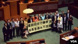 香港立法會 否決港府2017特首普選政改方案 (圖片集)