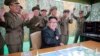 북한 노동신문이 지난 6월 '중장거리 전략탄도로케트 화성-10'(무수단 미사일) 시험발사 성공 소식을 게재하며 관련 사진을 수십장 공개했다. 미사일 발사를 지켜보는 김정은 노동당 위원장과 군 간부들이 환호하고 있다.