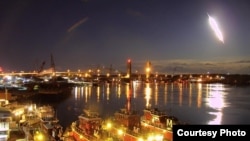 A huge fireball is seen streaking across the sky above Portsmouth, N.H., early Tuesday morning. (portsmouthwebcam.com)