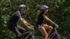Malia Obama Belajar Menyetir dengan Dinas Rahasia