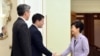 박근혜 한국 대통령 '북한, 평화 원하면 핵 문제 풀어야'