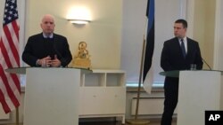 U.S. Senator John McCain, left, speaks during a joint news conference with the Estonian Prime Minister Juri Ratas in Tallinn, Tuesday, Dec. 27, 2016.