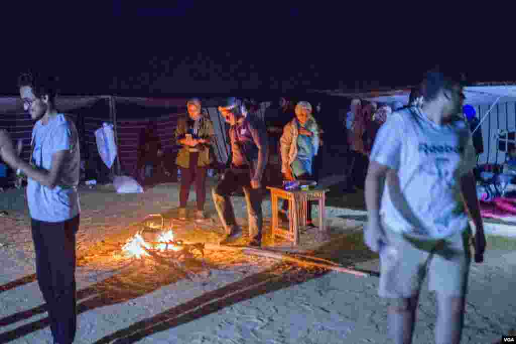 Dozens of star-gazers camp out in Egypt's Valley of Whales to observe the peak of the Perseid Meteor Shower, in Fayoum, Egypt, in the predawn hours of Aug. 12, 2017. (H. Elrasam/VOA)