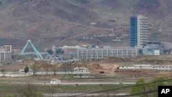 지난 4월 한국 최북단에 위치한 대성동 자유의 마을에서 바라본 북한 개성공단 일대. 북한은 31일 금강관 관광과 개성공단 재개를 한국 정부에 촉구했다. 