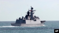澳大利亚国防军提供的照片显示，2025年2月11日，中国海军“衡阳”号护卫舰行驶在澳大利亚海岸附近的托雷斯海峡。