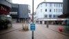Area perbelanjaan utama di pusat kota Essen, Jerman, terlihat sepi akibat pembatasan di tengah pandemi COVID-19, 11 Maret 2021. (REUTERS / Wolfgang Rattay)
