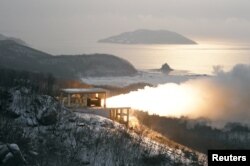 "High-thrust solid-fuel motor" test to develop a new strategic weapon