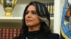 Tulsi Gabbard, Kongressning sobiq a'zosi, 20 yildan oshiq harbiy xizmatda bo'lgan. Oldin demokrat edi, hozirda respublikachi. Barak Obama va Jo Bayden siyosatining ashaddiy tanqidchisi. 